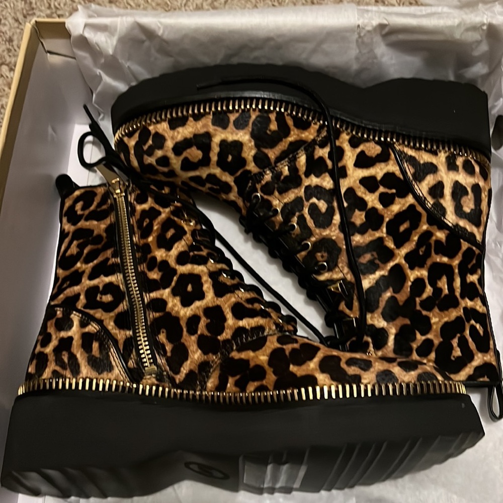 Michael Kors Haskell booties size 6 1/2 - Picture 2 of 5